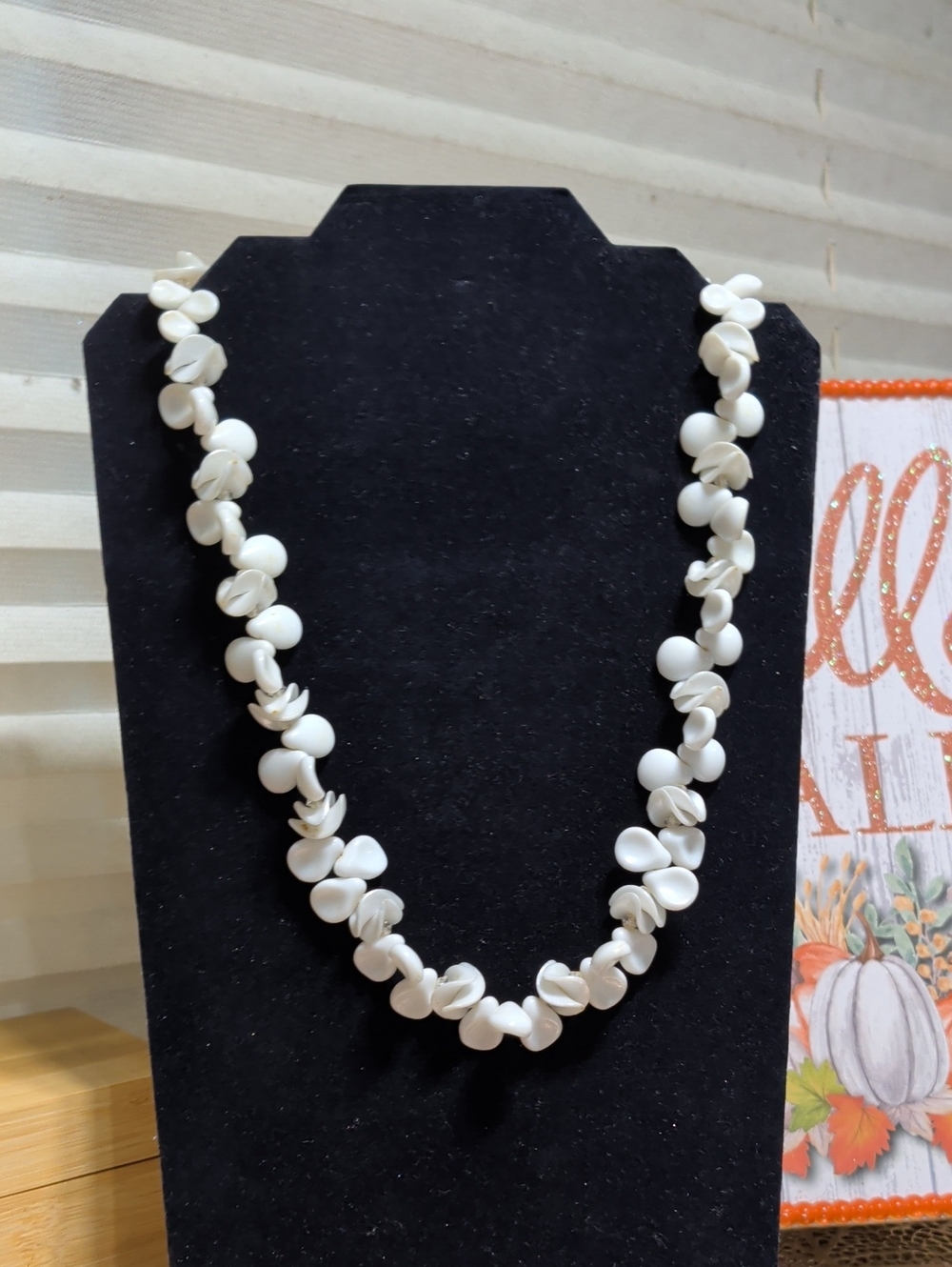 Vintage Made in W Germany White Molded Shell Petal Bead Cluster Necklace Mod